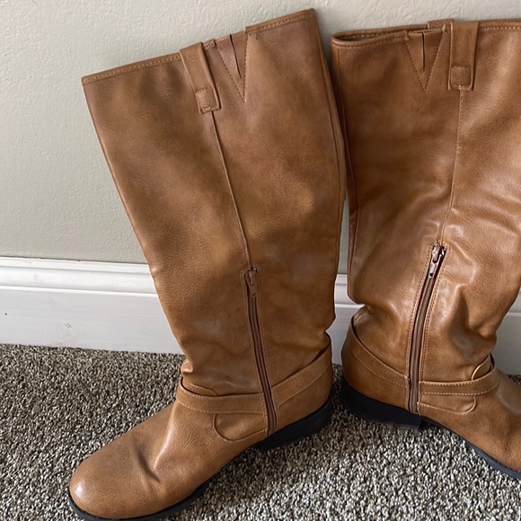 Womens 8.5 boots - Picture 2 of 3